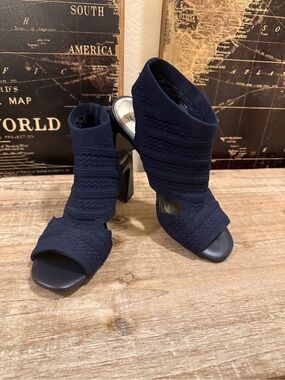 Impo Navy Open-Toe Knit Block Heel Stretch Booties size 9